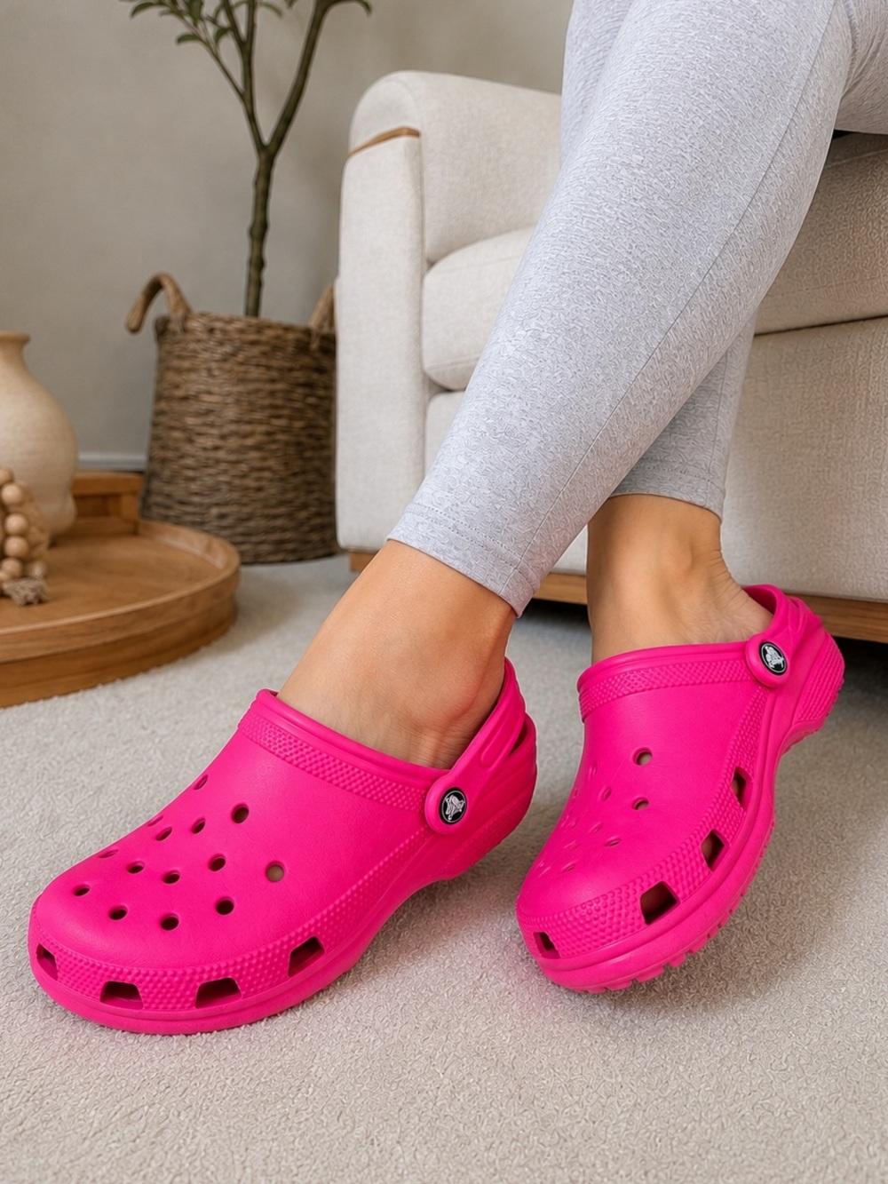 Crocs Classic Clog Women’s Hot Pink Fuchsia Slip On Shoes Size 7